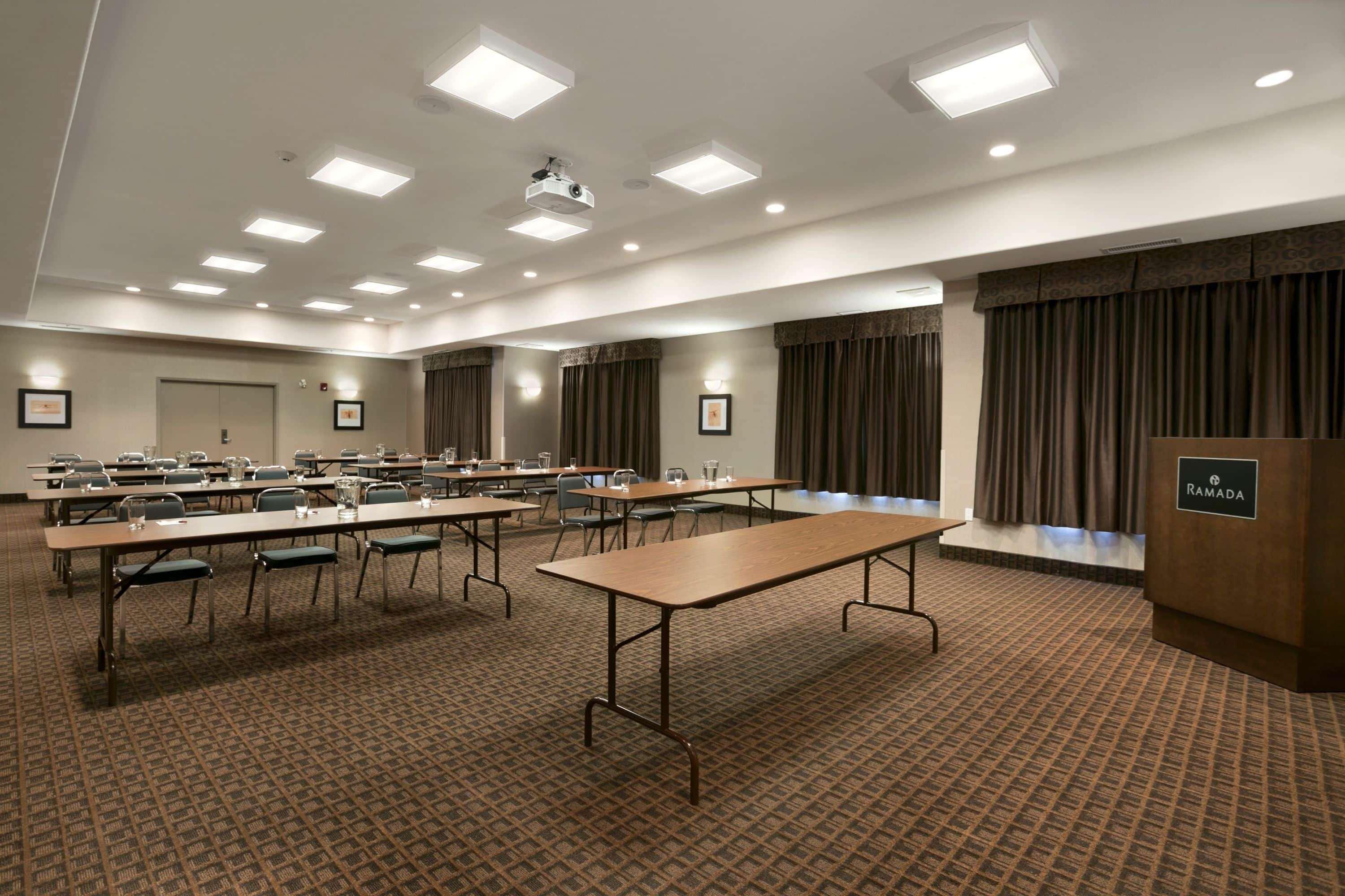 Hotel Ramada By Wyndham Conklin Esterno foto